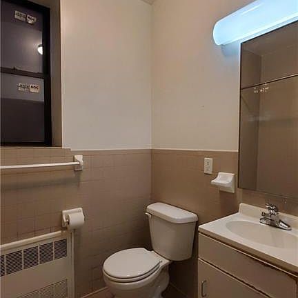 5th image of 2460 7th Ave #25