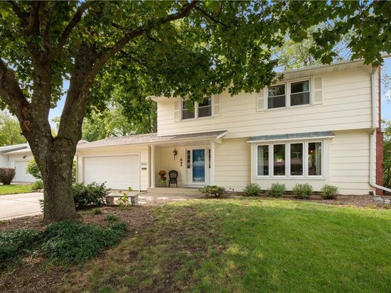 2211 Northwestern Ave Ames Ia 50010 Zillow