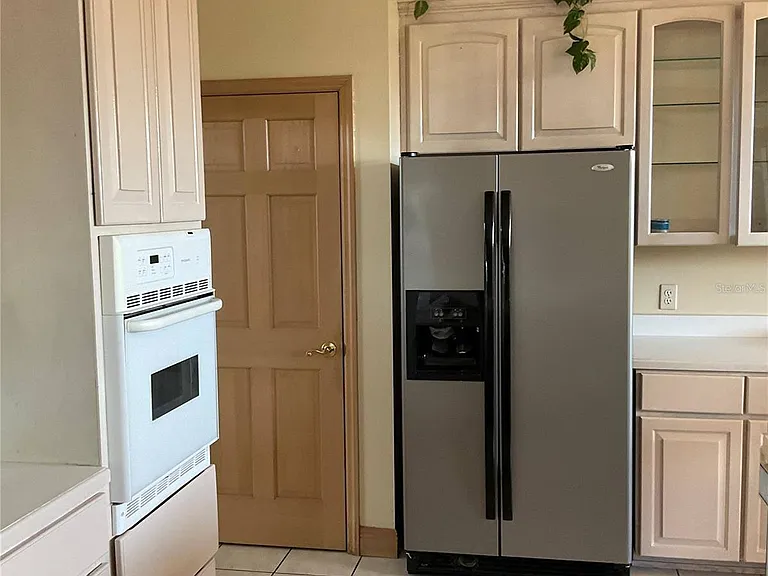 715 Fairlawn Dr — Photo 11