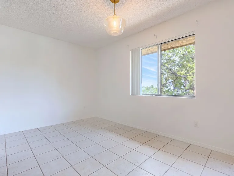 Chatsworth Rent This Now — Photo 29