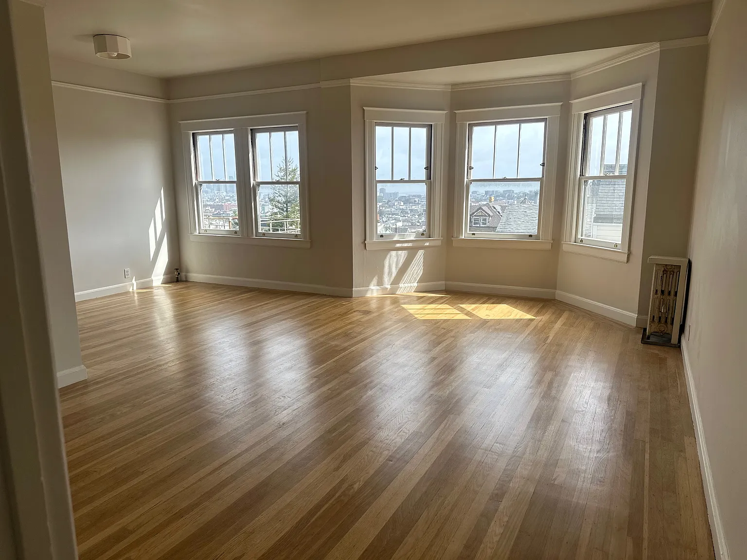 1 bed, 700 sqft, $4,950 — Photo 3