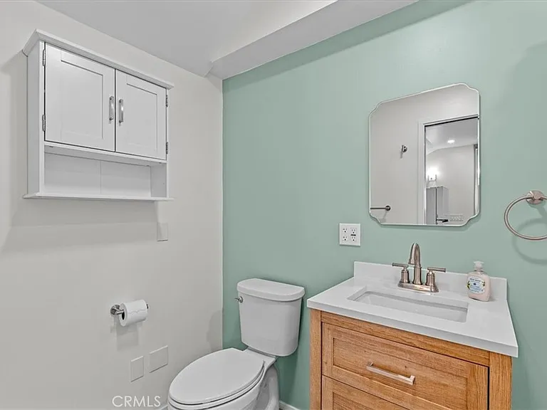 1031 E Tujunga Ave #A — Photo 13