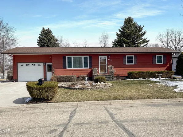 140 2nd Ave N, Carrington, ND 58421