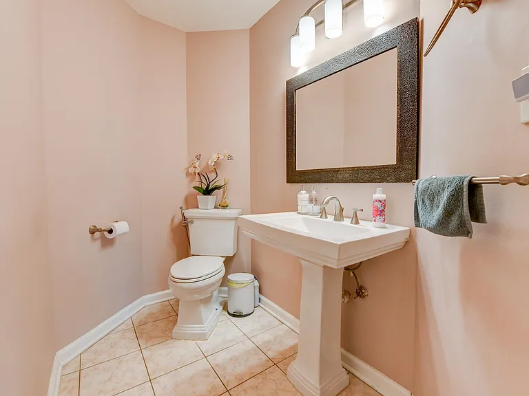 572 Sanderling Ct — Photo 19