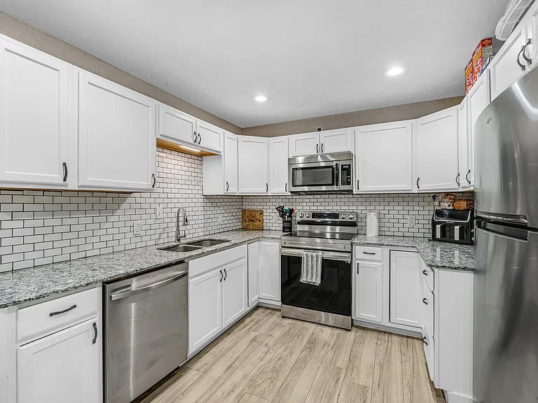6918 SW Forest Ave — Photo 11