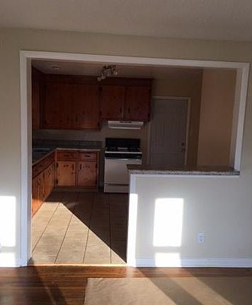 5th image of 3601 Griffin Ave