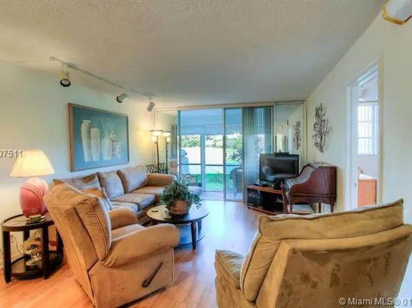 9611 N Hollybrook Lake Dr APT 109, Hollywood, FL 33025