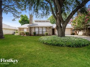 1208 Lansdowne Dr, Arlington, TX 76012