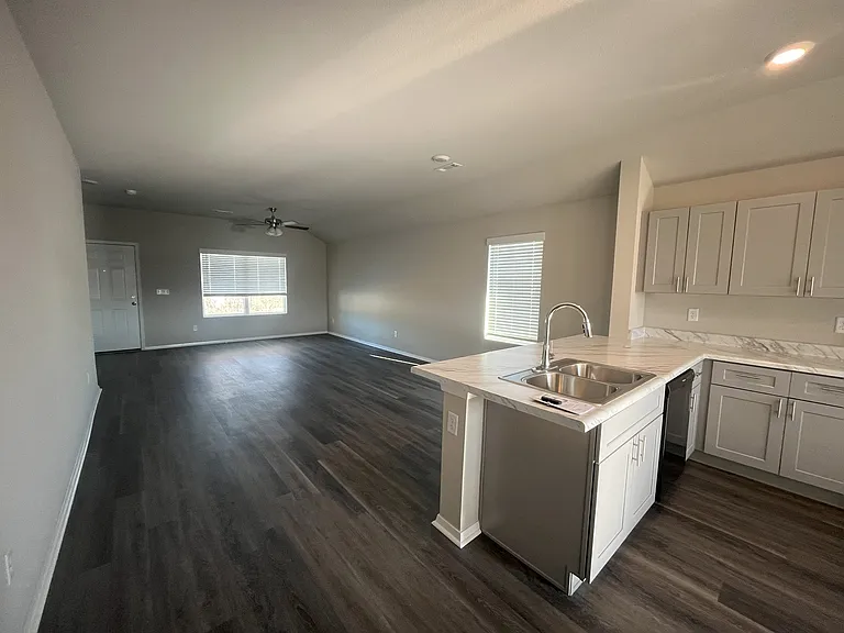 2396 E Illinois Aly #1 — Photo 3