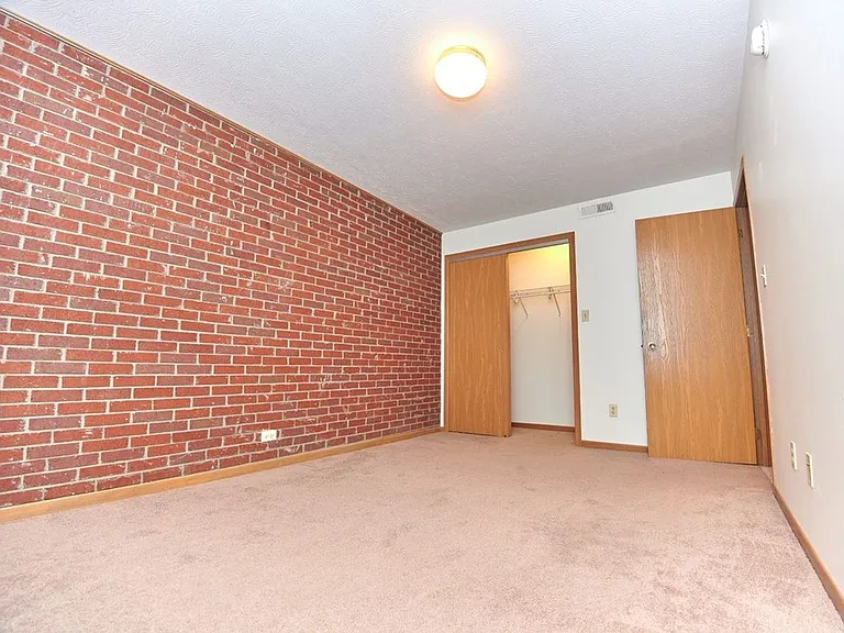Pineview Apartments — Photo 34