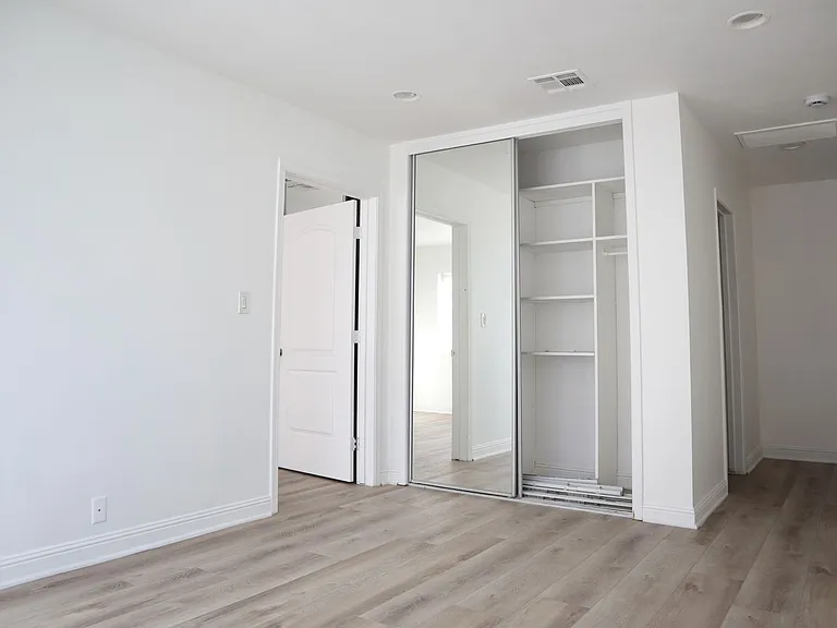 8655 W Pico Blvd #6 — Photo 3