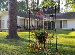 1633 Parkwood Dr, Laurel, MS 39440