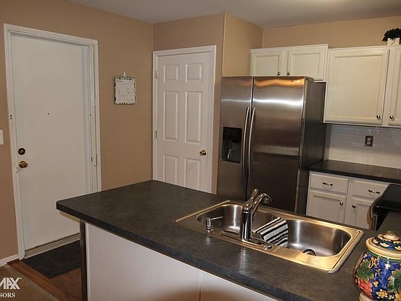 4th image of 18585 Stoneybrook Ln