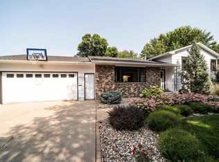 2704 S Arcadia Rd, Sioux Falls, SD 57105