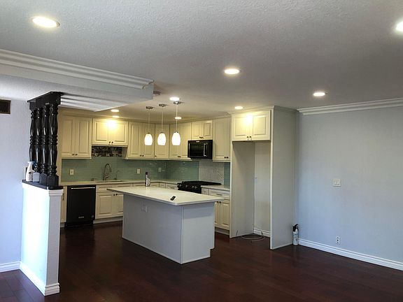 3rd image of 11411 Presidio Way