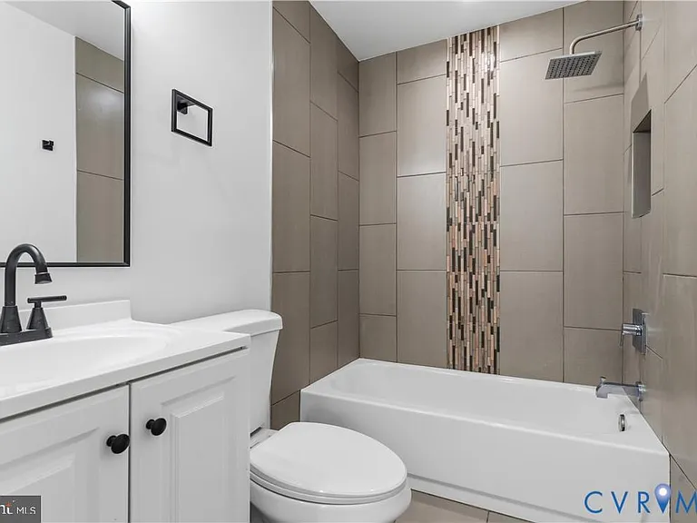 9207 Douglas St #201 — Photo 4