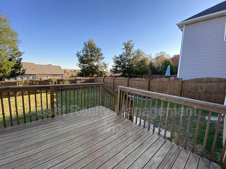 1116 Cloud View Dr — Photo 31