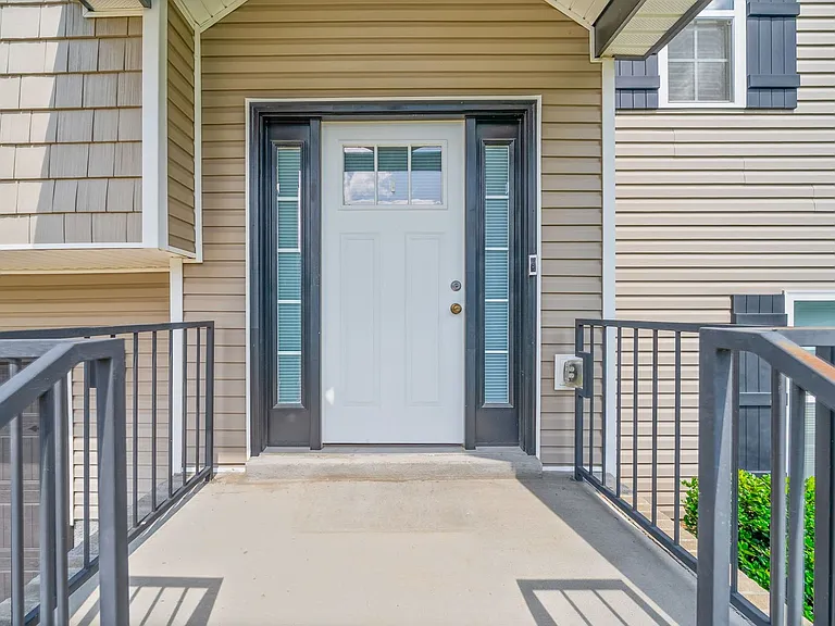 169 Bonnell Dr — Photo 3