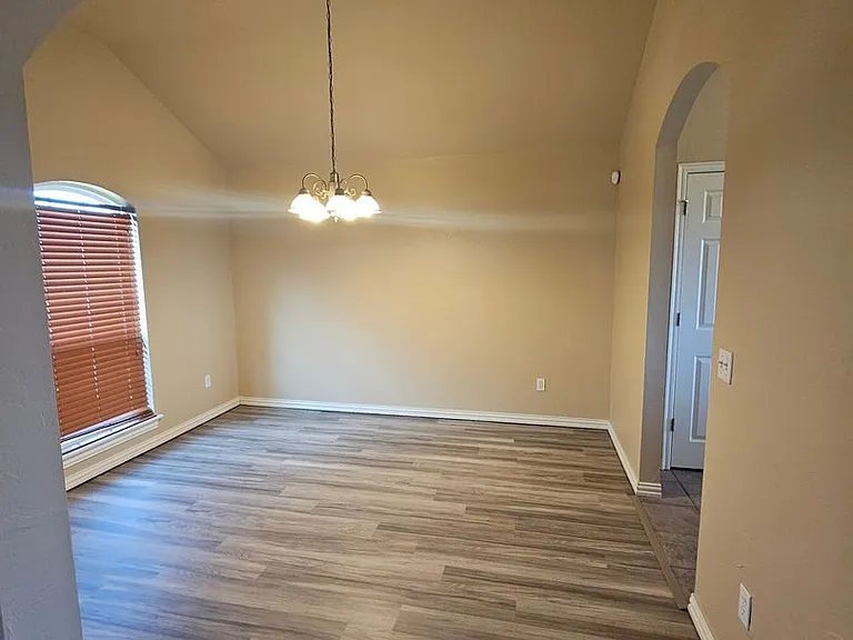 221 Dollina Ct — Photo 4