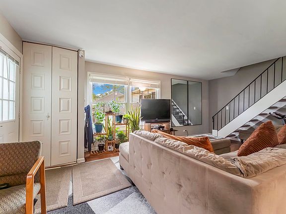 5th image of 1261 Prairie Ave