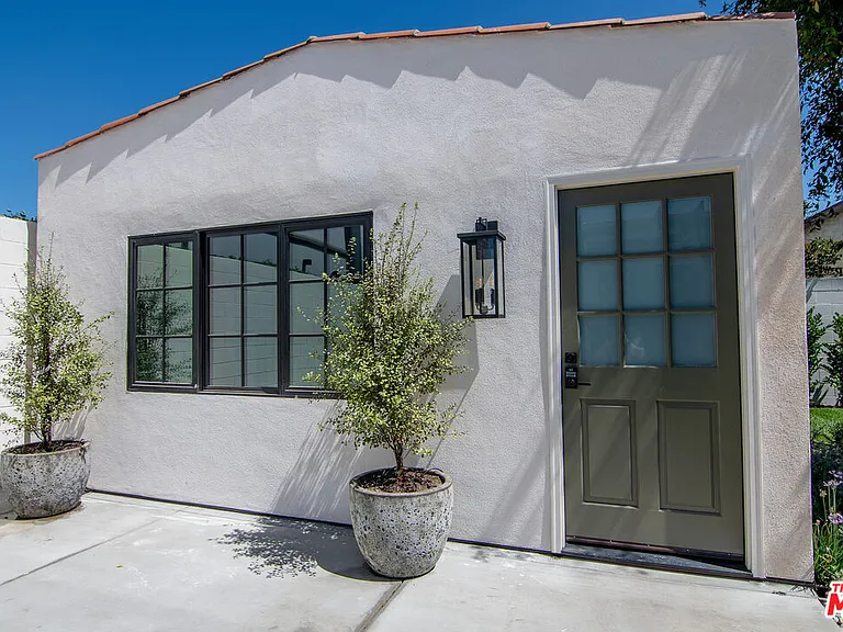 6417 Lindenhurst Ave — Photo 42