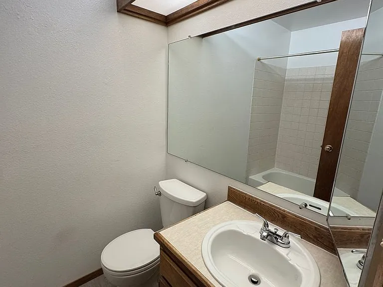 7202 Foxridge Cir #E — Photo 15