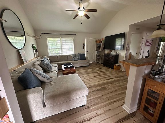 3rd image of 213 Logan Ln