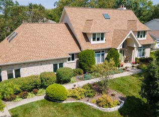 2 Cornell Dr, Lincolnshire, IL
