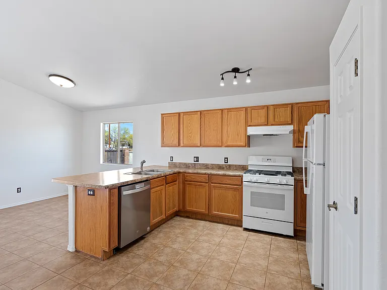 902 Monte Vista Ave — Photo 5