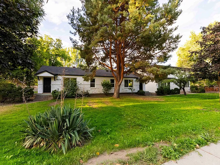 4623 W Catalpa Dr — Photo 1