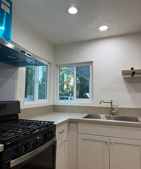 9245 Mills Ave — Photo 2