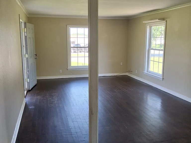 1552 S Elm Ave — Photo 4