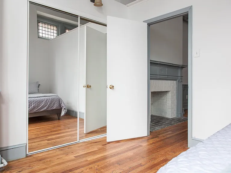 2031 Chestnut St #2R — Photo 7
