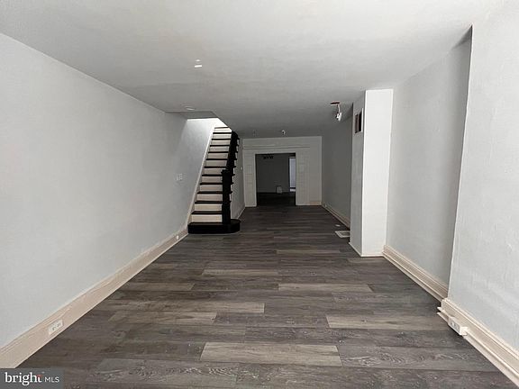 4th image of 2514 E Madison St