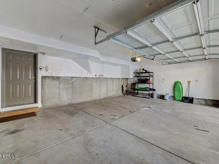 5662 Oslo Ln — Photo 36