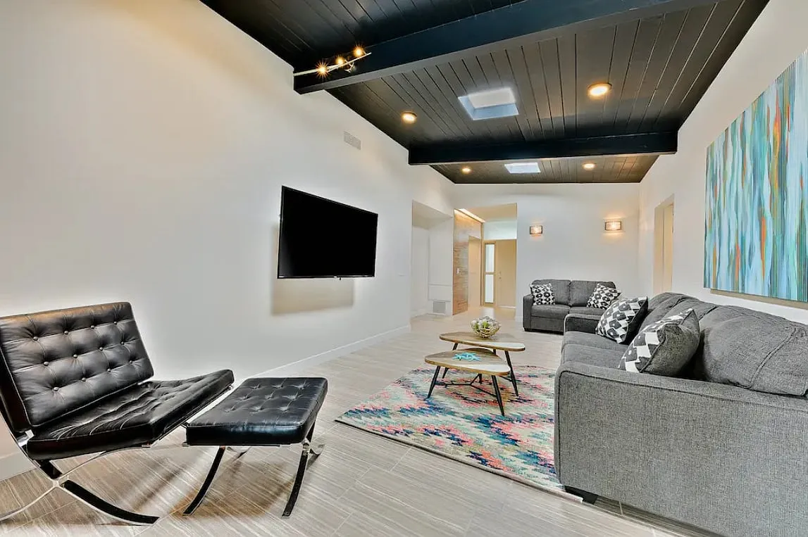 4 bed, 2000 sqft, $8,250 — Photo 3