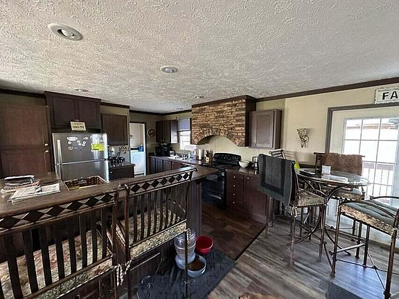 3rd image of 10 Hicks Ln