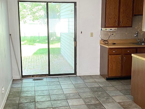 5th image of 790 Clearwood Ct