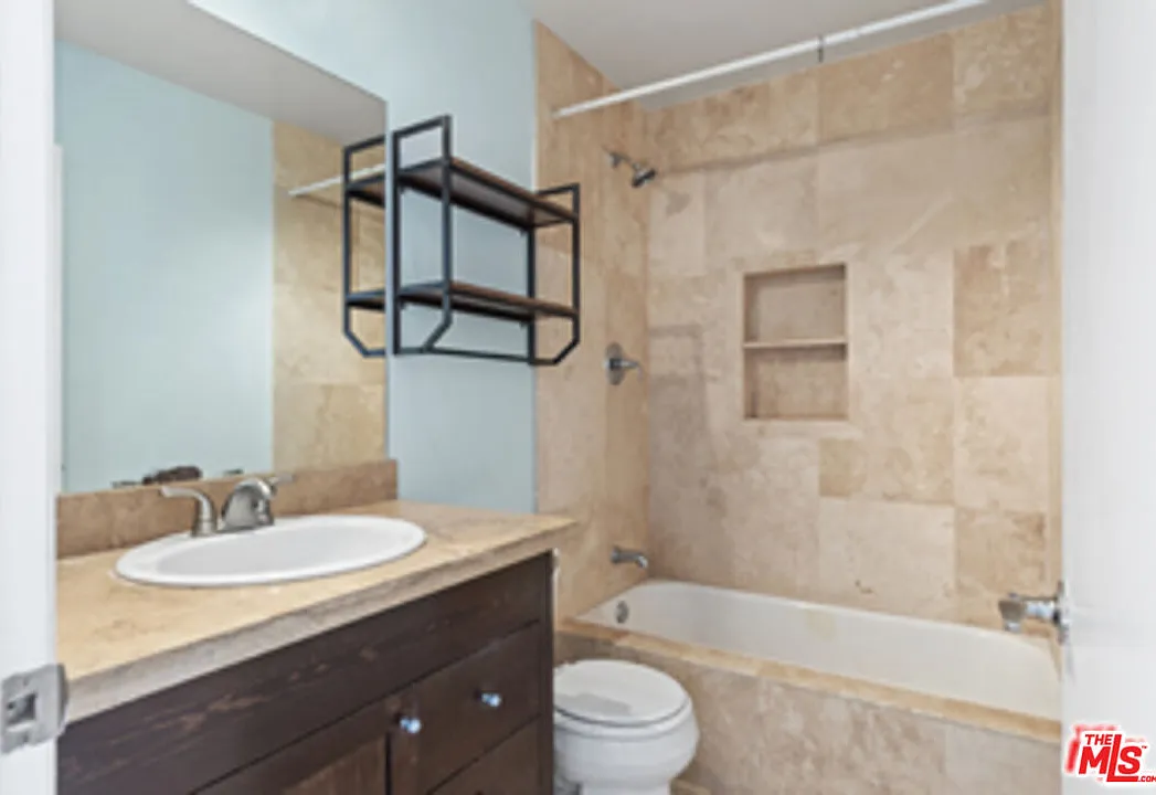 2 bed, 2.0 bath, 840 sqft, $3,200 — Photo 4
