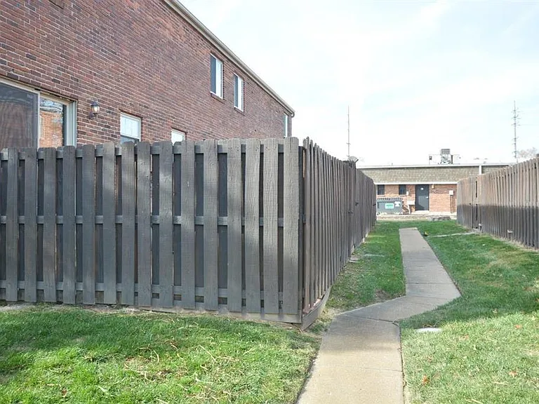 1249 Clarkson Ct — Photo 24
