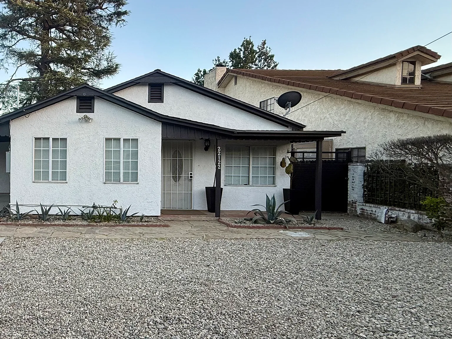 22122 Saticoy St — Photo 2