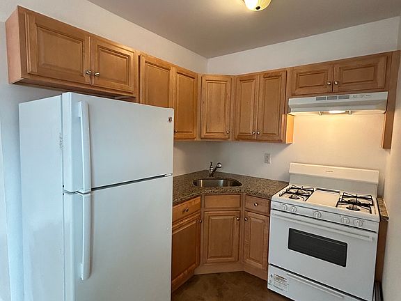 3rd image of 218 Edgegrove Ave #1