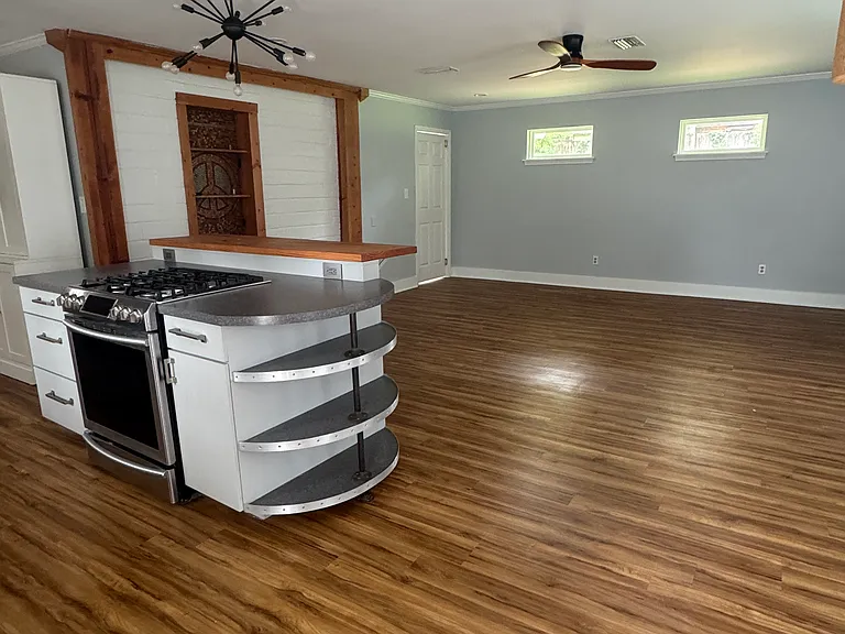 Open kitchen/family room layout