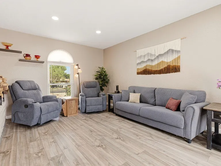 207 Goodman Ave — Photo 29