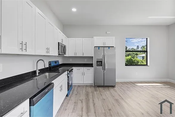 556 Sherwood Ave S — Photo 4