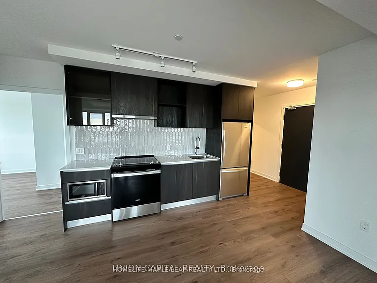 395 Dundas St W #708 — Photo 1