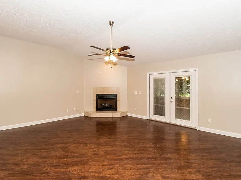 299 Thornbrook Ct — Photo 2