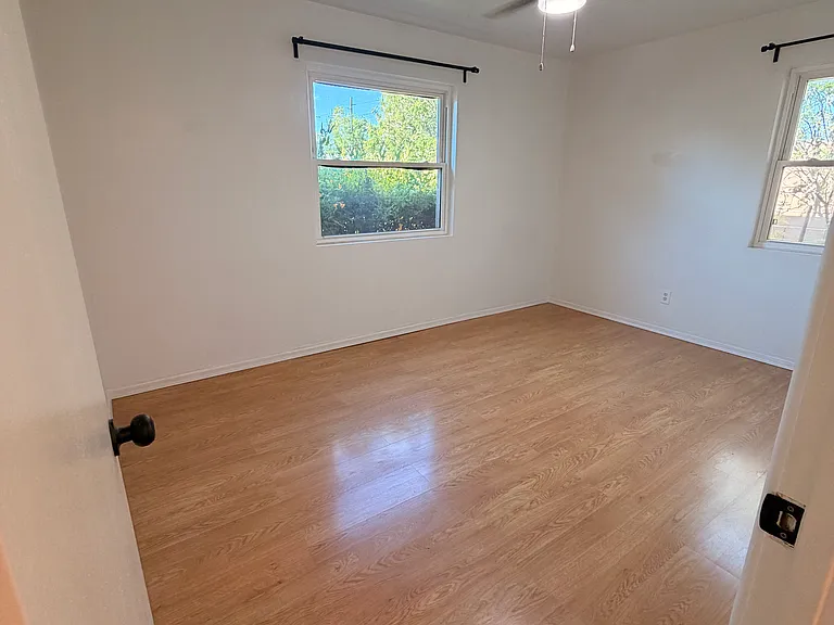1208 E Colter St — Photo 6