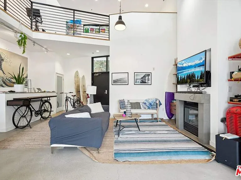 815 Hampton Dr #3 — Photo 2