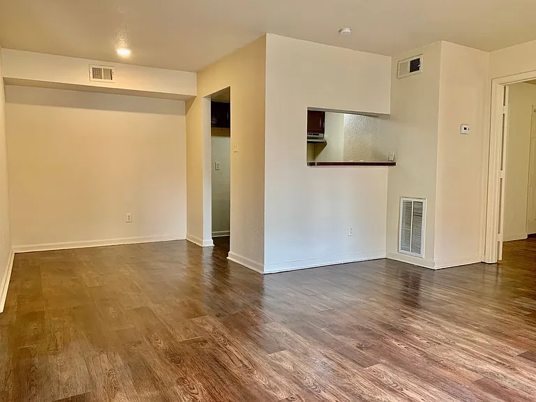 8100 Creekbend Dr #157 — Photo 5